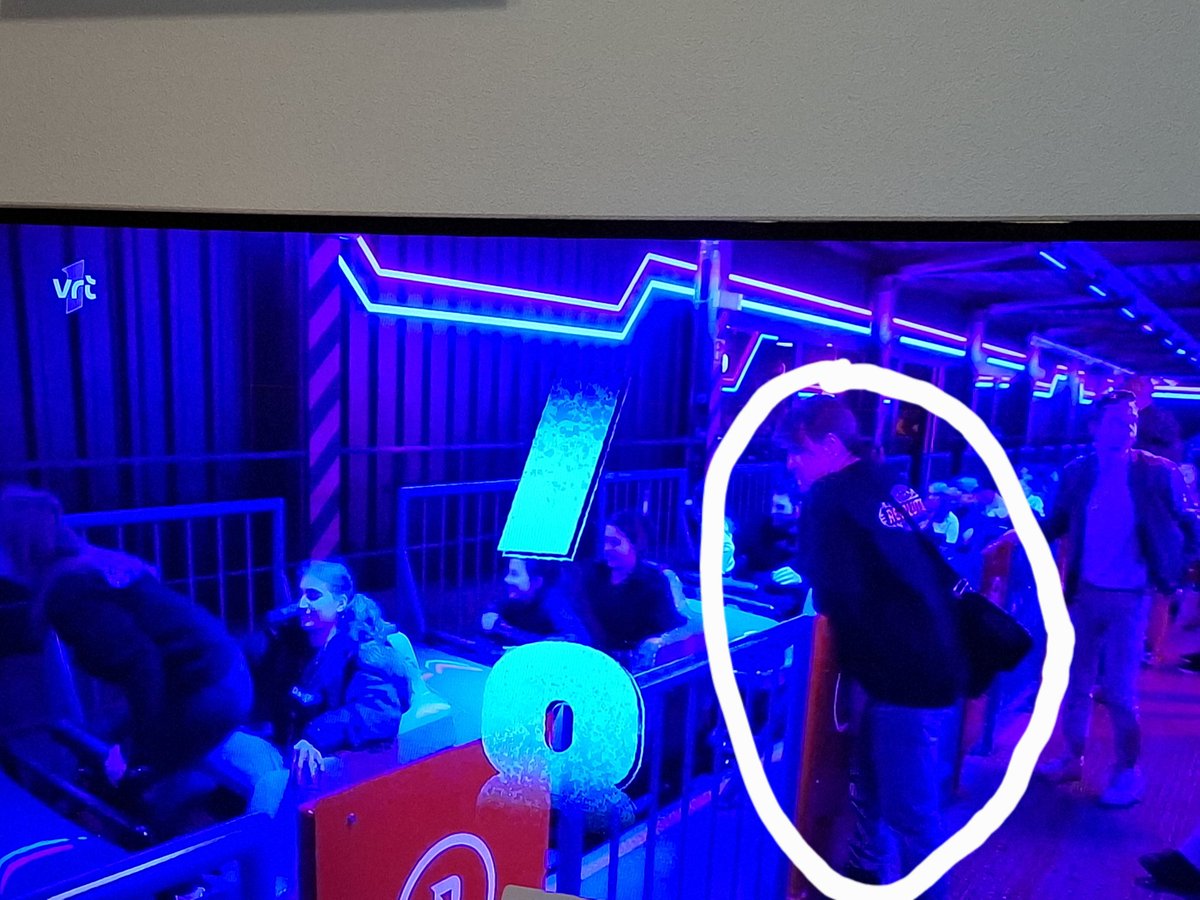 naomischouten1's tweet photo. Leuk Afgelopen zaterdag op tv geweest bij het programma iedereen beroemd bij VRT afgelopen zaterdag bij de revolution π’π in @bobbejaanland #Bobbejaanland #revolution #revolutionfan https://t.co/mYzcYrblEn