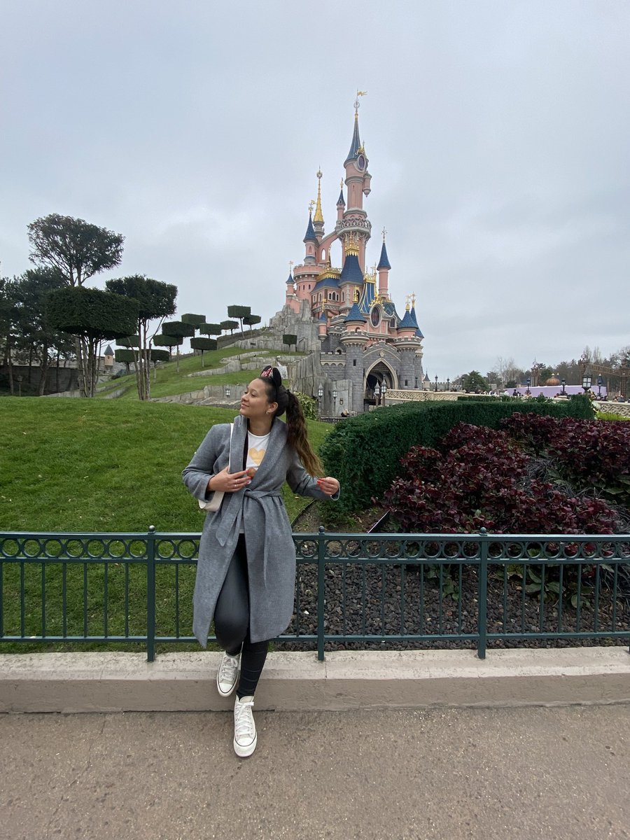isgsv15's tweet photo. Disneyland 🤍 https://t.co/7xfakqCey5
