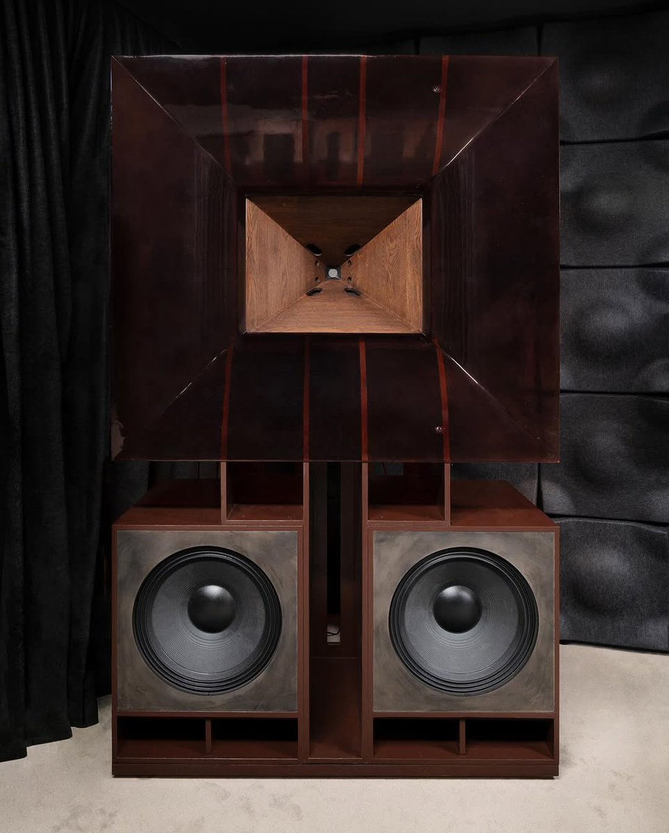 StreetFashion01's tweet photo. Stone Island’s new Sound System (2025) https://t.co/Y90ck0ruJ1