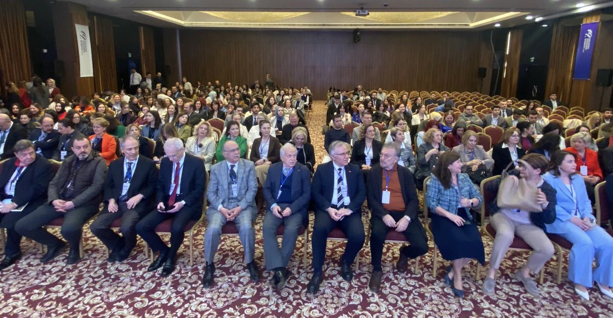 CahitGuran's tweet photo. Fizik Tedavi ve Rehabilitasyon Fakültemiz tarafından organize edilen 19. Fizik Tedavi ve Rehabilitasyon Kongresi’nde hocalarımızla birlikteydik. https://t.co/2O9sXtymVd
