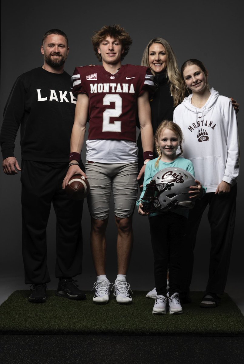 BradyJay02's tweet photo. Me and my family had a great time up in @MontanaGrizFB this weekend, we loved everything about the facilities and the staff! Thanks for the invite @KeatonJ_3 @CoachPease @Coach_Hauck https://t.co/oQ2y6uduMS