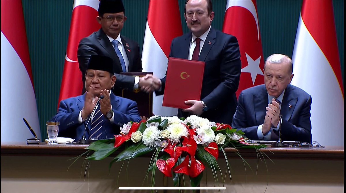 📍Ankara • Cumhurbaşkanlığı Külliyesi

Cumhurbaşkanımız Sayın Recep Tayyip Erdoğan ve Endonezya Cumhurbaşkanı Sayın Prabowo Subianto huzurunda, #AFAD Başkanımız Vali Sayın Ali Hamza Pehlivan ve Endonezya Cumhuriyeti Ulusal Afet Yönetimi Kuruluşu (BNPB) Başkanı Sayın Korgeneral