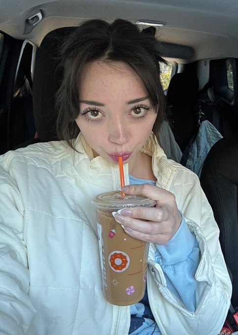 Watch Molly Moon 🌙's leaked NSFW photo on TwXstars