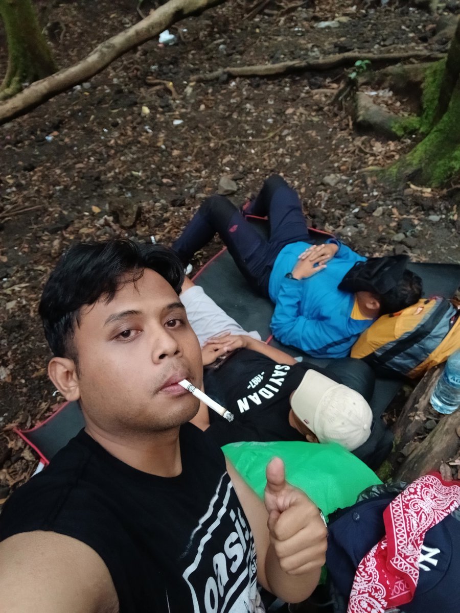 Adatidak3's tweet photo. Beberapa manusia tidak fast charging... https://t.co/J3u1ULMhnJ