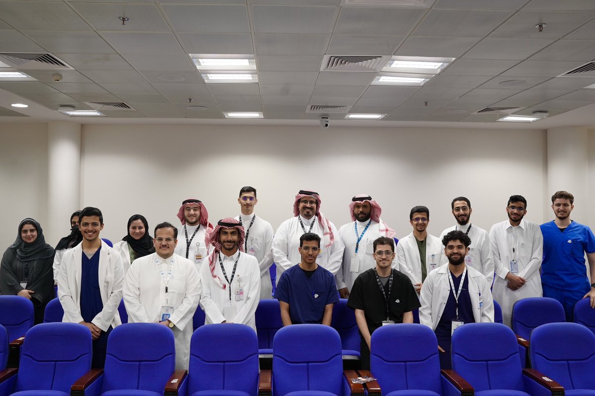 لقطات من ورشة العمل التي قدمها د. عبدالرحمن العسيم بعنوان: 
“Roadmap to Success: Residency Programs and Beyond”
جلسة غنية بالنقاش والتوجيه 🤩 قدّم فيها نصائح قيّمة لطلبة الطب وأطباء الامتياز حول التخطيط للمسار الأكاديمي والمهني!

#MSRF7