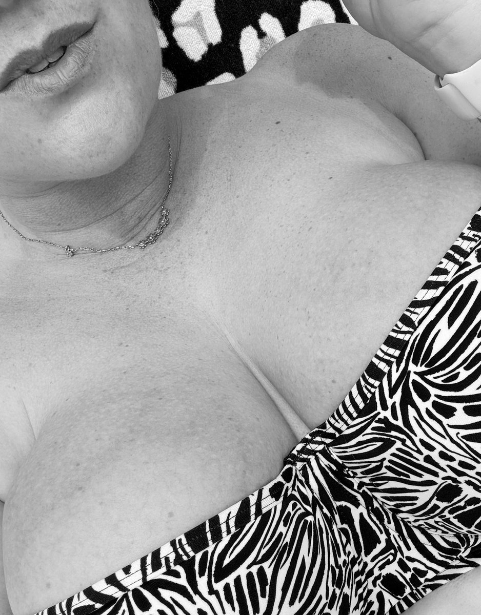 TittieTia19's tweet photo. $end because I’m on a sub funded vacation and you’re sat at home with your boring wife, secretly gooning and itching to send me your life savings…

#findom #sendtogoddess #goddess #findomme https://t.co/gYgPjyUAVJ