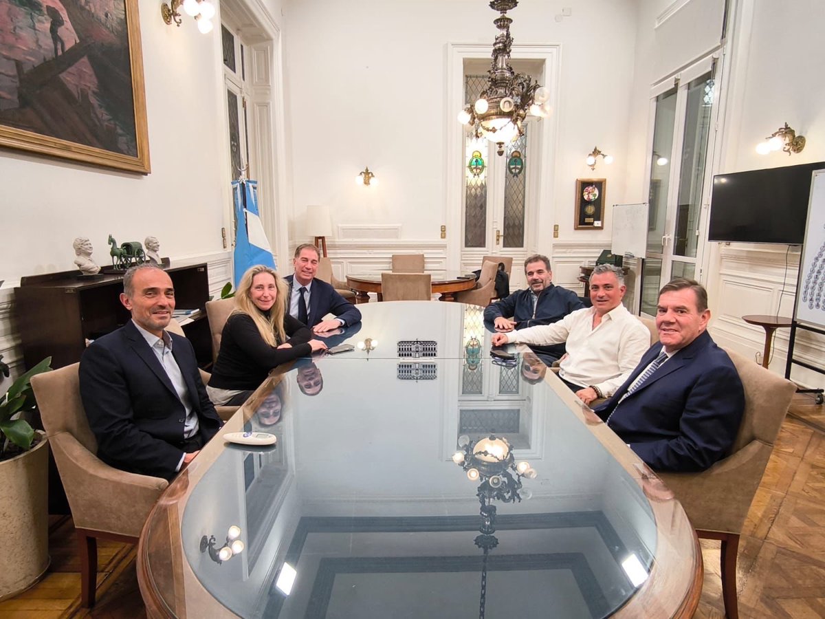 Karina Milei (@karinamileiok) on Twitter photo Acompañando al viento de la historia y escuchando la demanda de los millones que nos votaron, seguimos trabajando para liberar la provincia de Buenos Aires, último reducto del maldito populismo.
Con Lule Menem, <a href="/SPareja_/">Sebastián Pareja</a>, <a href="/cristianritondo/">Cristian Ritondo</a>, <a href="/diegosantilli/">Diego Santilli</a> y <a href="/gmontenegro_ok/">Guillermo Montenegro</a> Acompañando al viento de la historia y escuchando la demanda de los millones que nos votaron, seguimos trabajando para liberar la provincia de Buenos Aires, último reducto del maldito populismo.
Con Lule Menem, <a href="/SPareja_/">Sebastián Pareja</a>, <a href="/cristianritondo/">Cristian Ritondo</a>, <a href="/diegosantilli/">Diego Santilli</a> y <a href="/gmontenegro_ok/">Guillermo Montenegro</a>