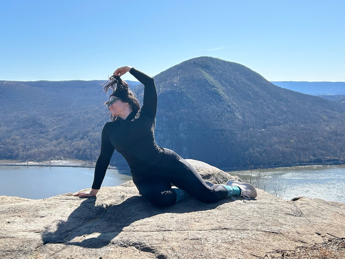 MistressBlakeNY's tweet photo. Climbed a mountain with my badass bestie @amikoland https://t.co/2L8dURDQly