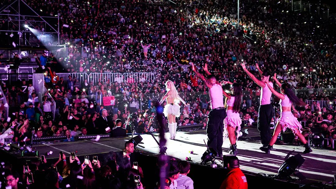 <a href="/wekomaricon/">Dani! 🇵🇸 deltarune pilled</a> Fran Maira lleva gente