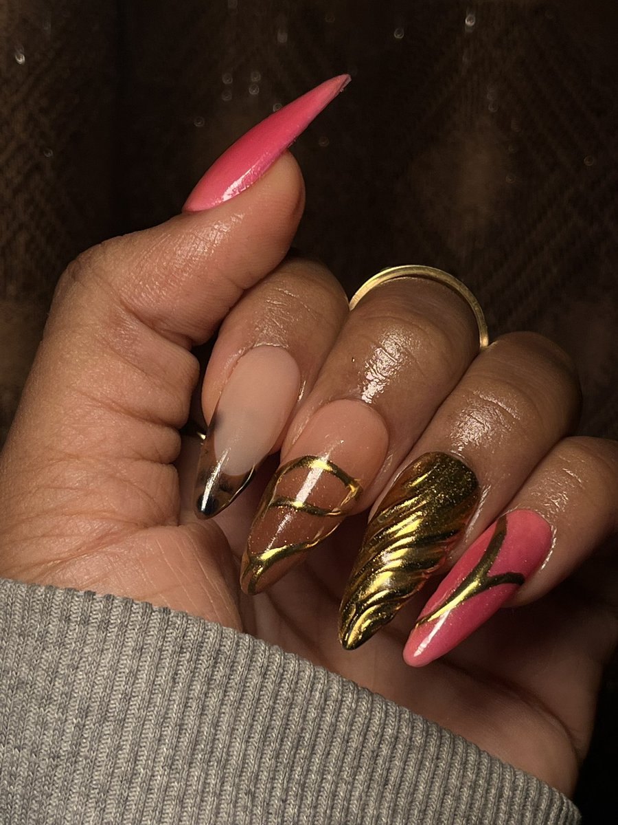 Urennah_'s tweet photo. Handmade press on nails by meee😍💅🛍️ https://t.co/kATg3Sub2r