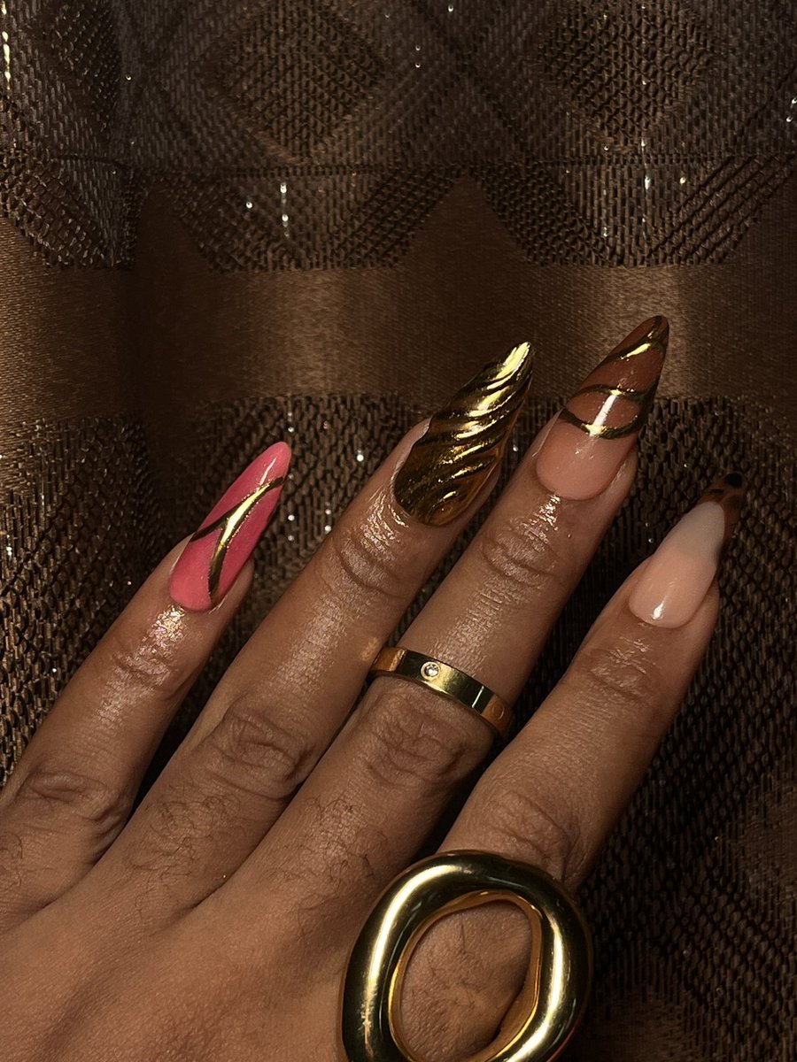 Urennah_'s tweet photo. Handmade press on nails by meee😍💅🛍️ https://t.co/kATg3Sub2r
