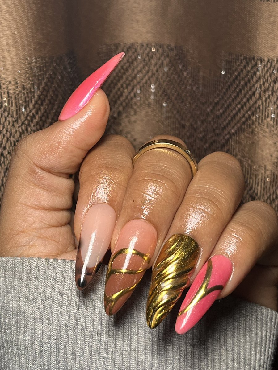 Urennah_'s tweet photo. Handmade press on nails by meee😍💅🛍️ https://t.co/kATg3Sub2r