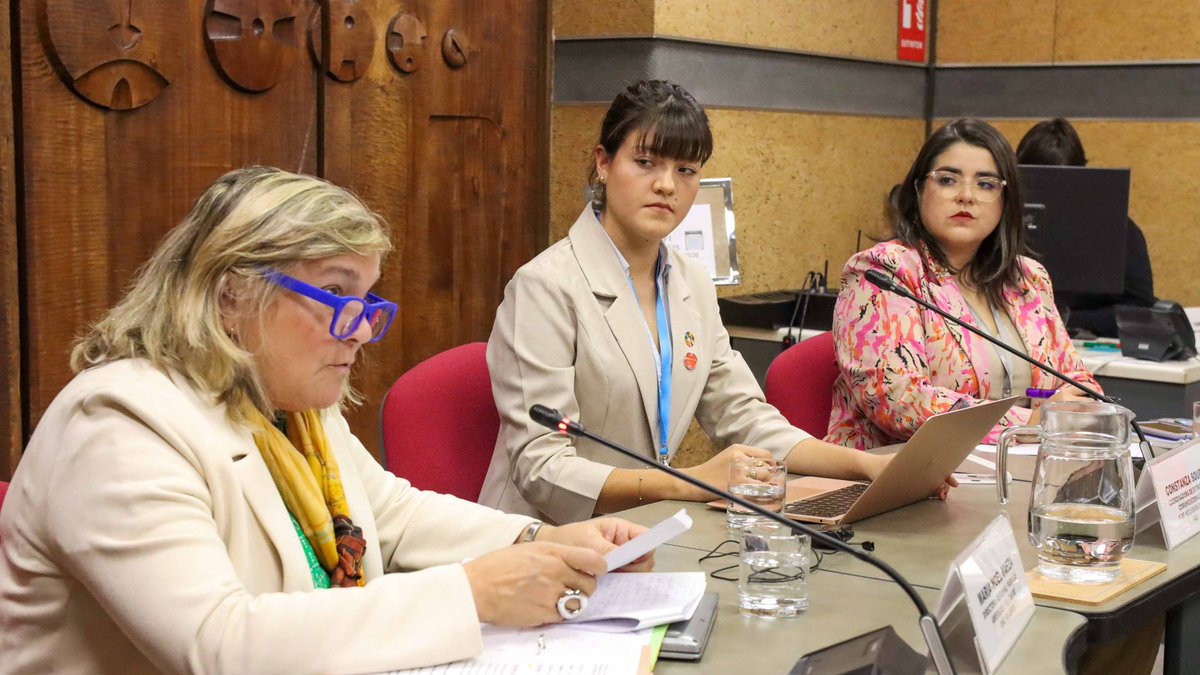 InES Género - CTGénero (@genero_vrid) on Twitter photo ♀️ Nuestra coordinadora ejecutiva del #CTGénero de la <a href="/autonomadechile/">Universidad Autónoma de Chile</a>, Alejandra Ortega Guzmán, participó en el panel «El rol de las mujeres en la alimentación saludable», en el marco del #ForoALC2030 🌾🏛️
REVISA LA NOTA ⤵️
uautonoma.cl/noticias/coord…
<a href="/FAOAmericas/">FAO Américas</a> <a href="/Mineduc/">Ministerio de Educación</a> ♀️ Nuestra coordinadora ejecutiva del #CTGénero de la <a href="/autonomadechile/">Universidad Autónoma de Chile</a>, Alejandra Ortega Guzmán, participó en el panel «El rol de las mujeres en la alimentación saludable», en el marco del #ForoALC2030 🌾🏛️
REVISA LA NOTA ⤵️
uautonoma.cl/noticias/coord…
<a href="/FAOAmericas/">FAO Américas</a> <a href="/Mineduc/">Ministerio de Educación</a>