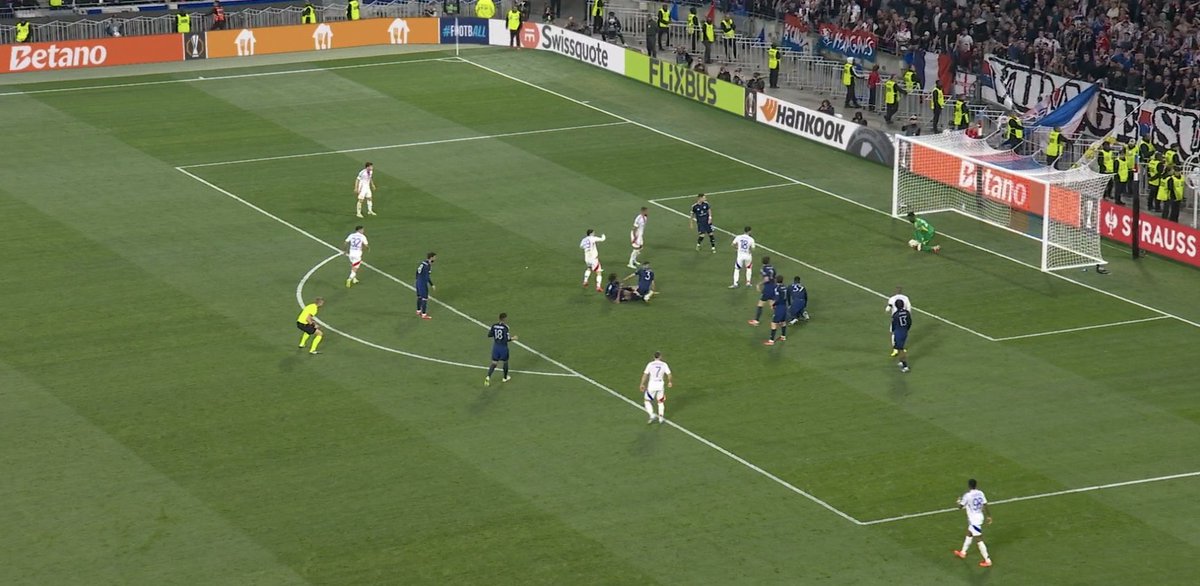 TouchlineX's tweet photo. 📸 - WHAT A MISTAKE BY ONANA! https://t.co/AdmiwourSI