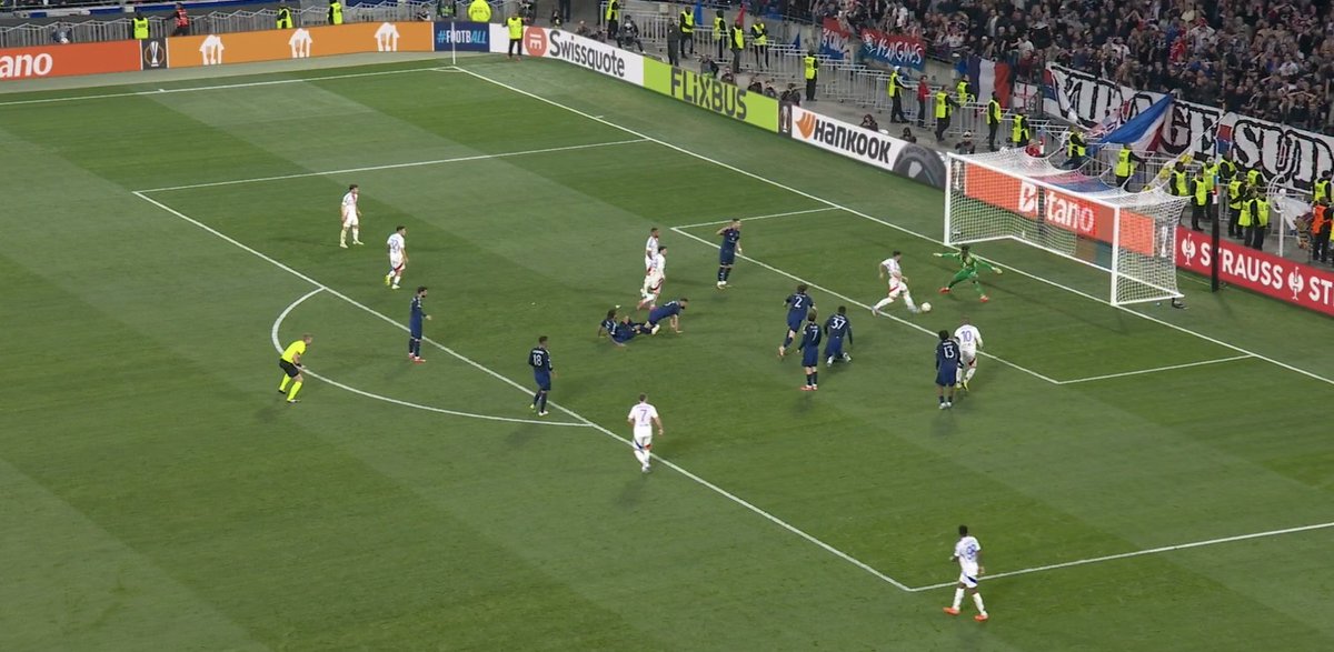 TouchlineX's tweet photo. 📸 - WHAT A MISTAKE BY ONANA! https://t.co/AdmiwourSI