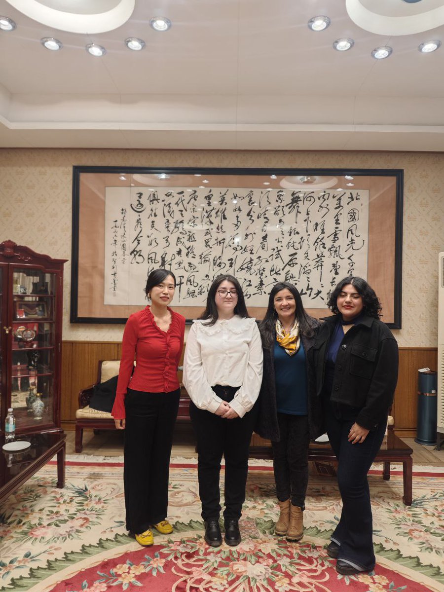 ConfucioUST's tweet photo. 🎉¡Felicitamos a nuestras alumnas premiadas en #chinayyo desafío de cosplay !
🏆 Valentina Chamorro, alumna del ICST, por el 2° lugar
🎖️ Ignacia Salinas, estudiante UST, por el 3° lugar
Gracias a @ChinaEmbajada y @JosVenturelli por esta instancia! https://t.co/8ItQ7GVWsL