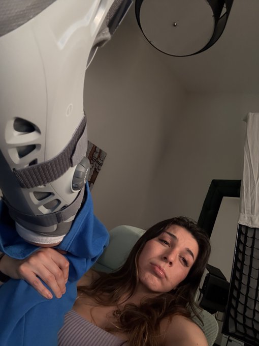 Watch Littlecib's leaked NSFW photo on TwXstars