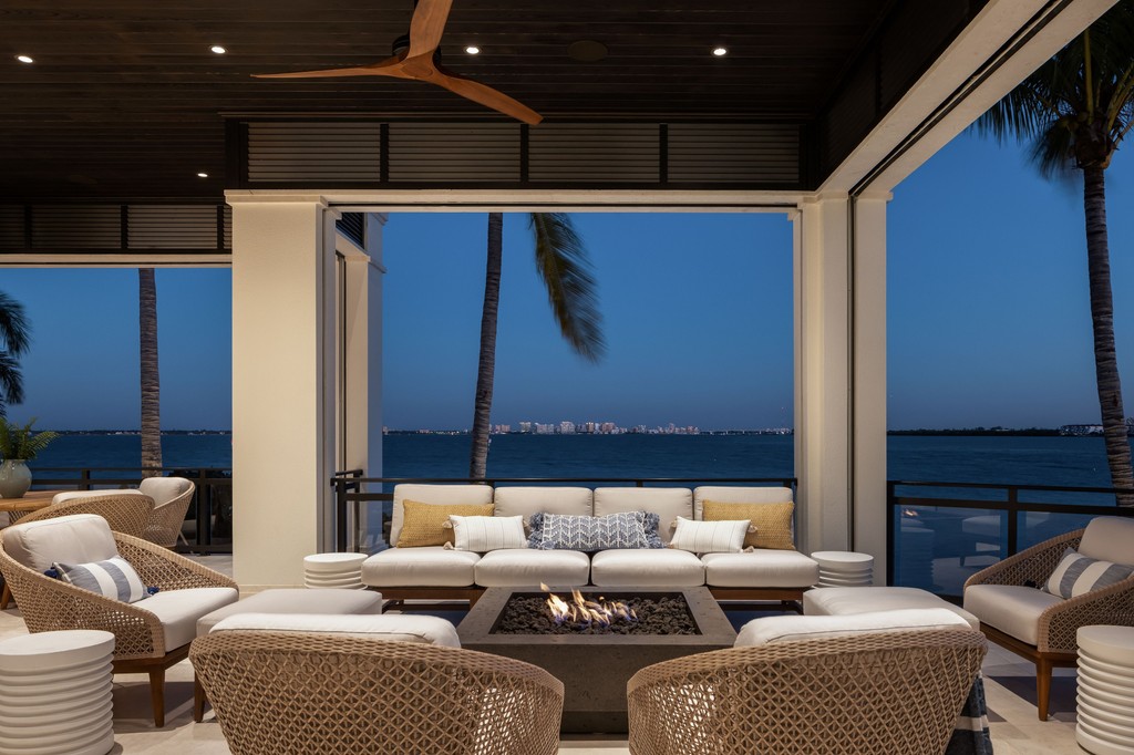 PerroneConst's tweet photo. Strategically laid out to maximize every inch of this bay front property, the home was turned at an angle which allowed for sweeping views and a more comfortable entrance to the home. To gain even more space, the dock runs seamlessly from the water to the 2-tiered infinity pool. https://t.co/IgdMRRh9lz