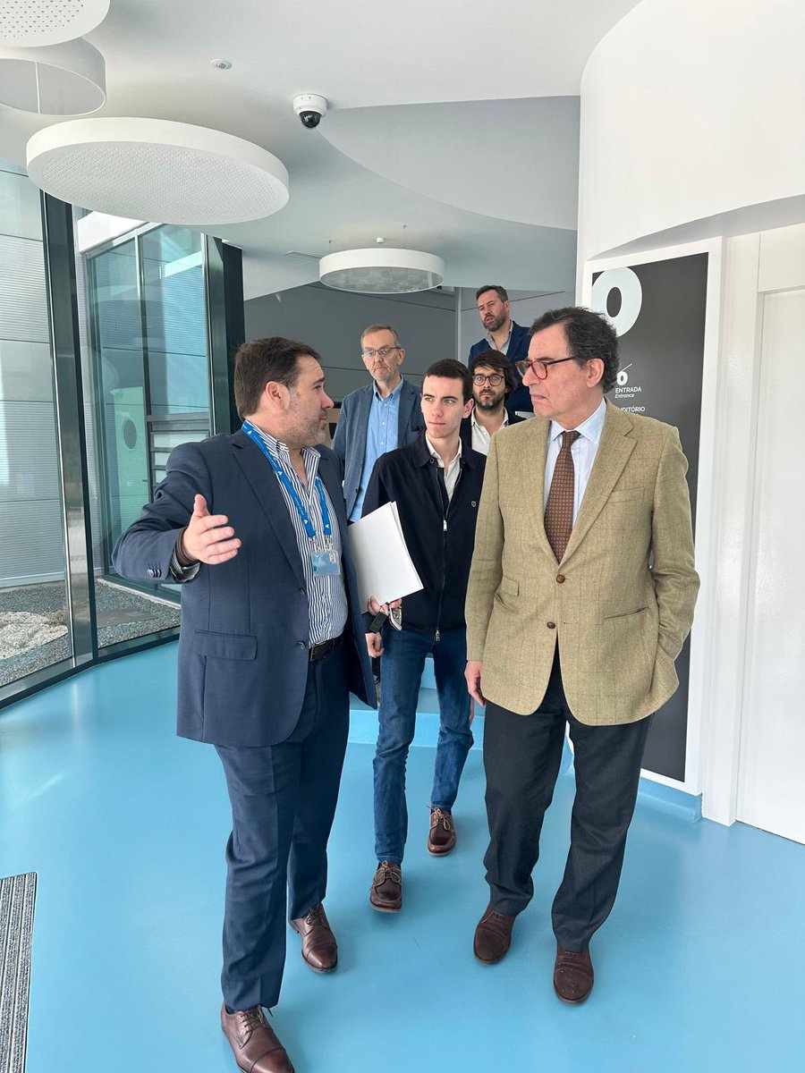 CPD_PSD_PTG's tweet photo. 🛫 Acompanhados pelo presidente da Câmara Municipal de Ponte de Sor, Hugo Hilário, os candidatos da AD – Coligação PSD/CDS por Portalegre, Castro Almeida e João Pedro Luís, visitaram esta terça-feira o Aeródromo Municipal de Ponte de Sor.

#Legislativas2025 #PortugalNãopodeParar https://t.co/DJLBLDmpHv