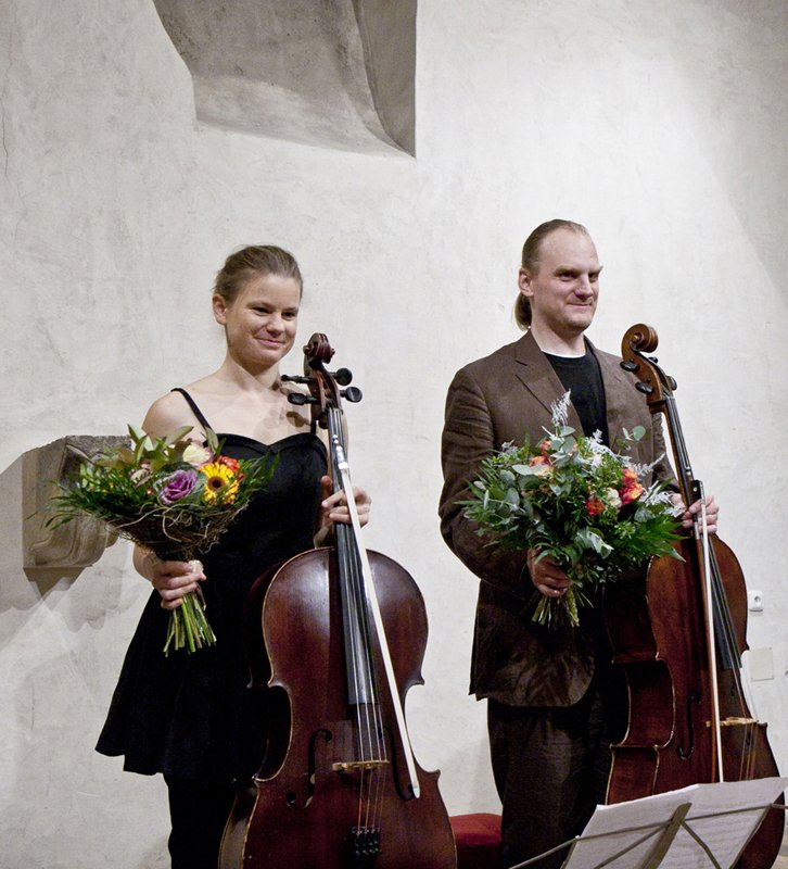 Brikcius's tweet photo. Happy Siblings Day! 🎉

Duo Brikcius [2 #Czech 🇨🇿 Cellists 🎻 - 2 #Siblings]

Anna @Brikciusova - Cello
František @Brikcius - #Cello

https://t.co/1Bn9OIUYOP #ČasVypršel

#SiblingsDay @SiblingsDay #CzechMusic #CzechCellists https://t.co/Hc6e1q2k6V