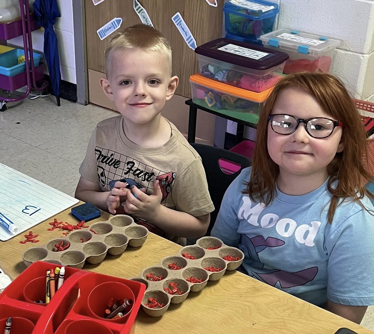 Kindergarten students <a href="/IPSMcKinley39/">William McKinley 39</a> worked with a partner to decompose teen numbers using groups of ten and frog manipulatives. We 💙💛 our Eagle Scholars!! <a href="/brynn_kardash/">Brynn Kardash</a>