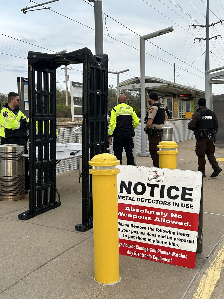 metro_and9608's tweet image. Our Transit Security Team had another successful Roving Metal Detector operation thanks to our outstanding community! #rovingmetaldetector #transitsecurity #richmondheights
