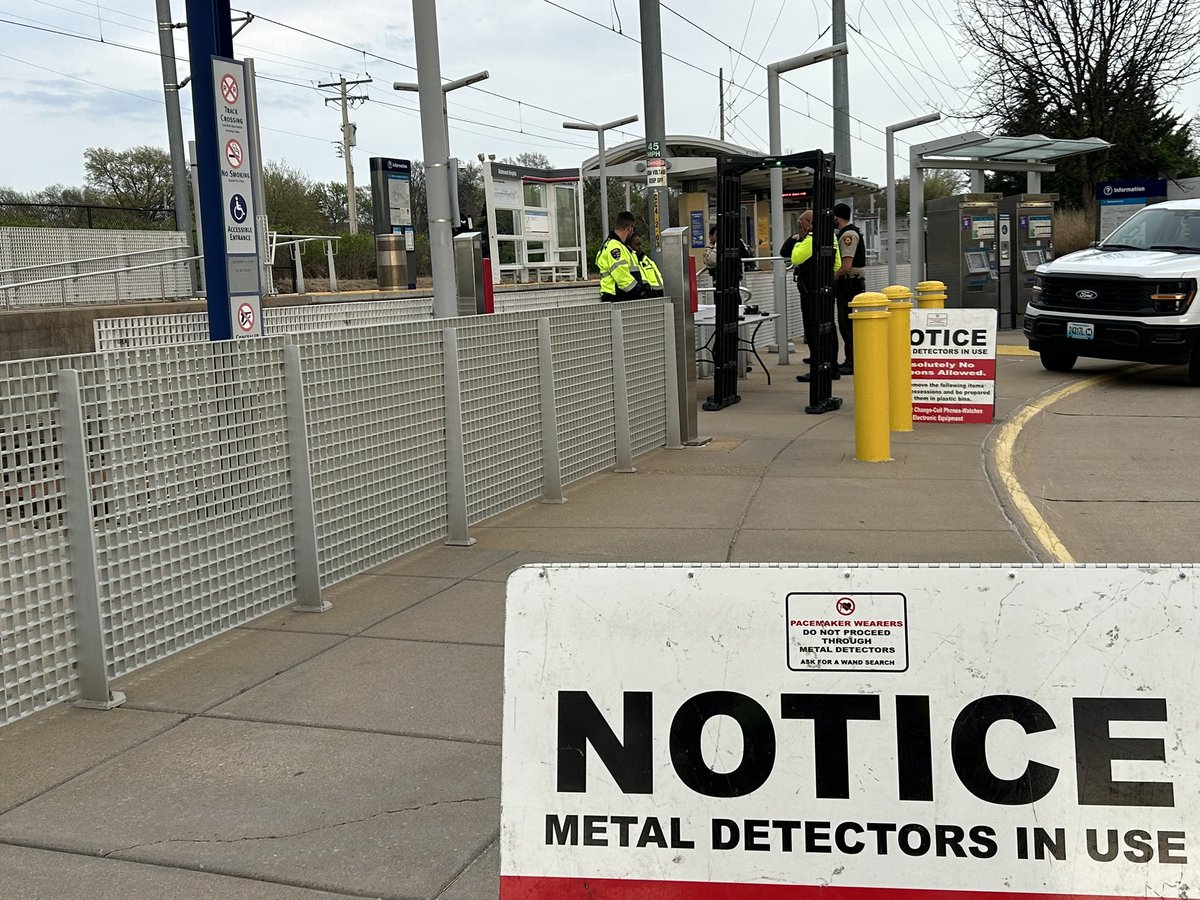 metro_and9608's tweet image. Our Transit Security Team had another successful Roving Metal Detector operation thanks to our outstanding community! #rovingmetaldetector #transitsecurity #richmondheights