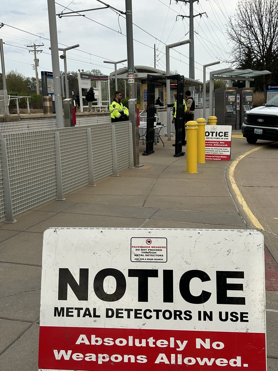 metro_and9608's tweet image. Our Transit Security Team had another successful Roving Metal Detector operation thanks to our outstanding community! #rovingmetaldetector #transitsecurity #richmondheights