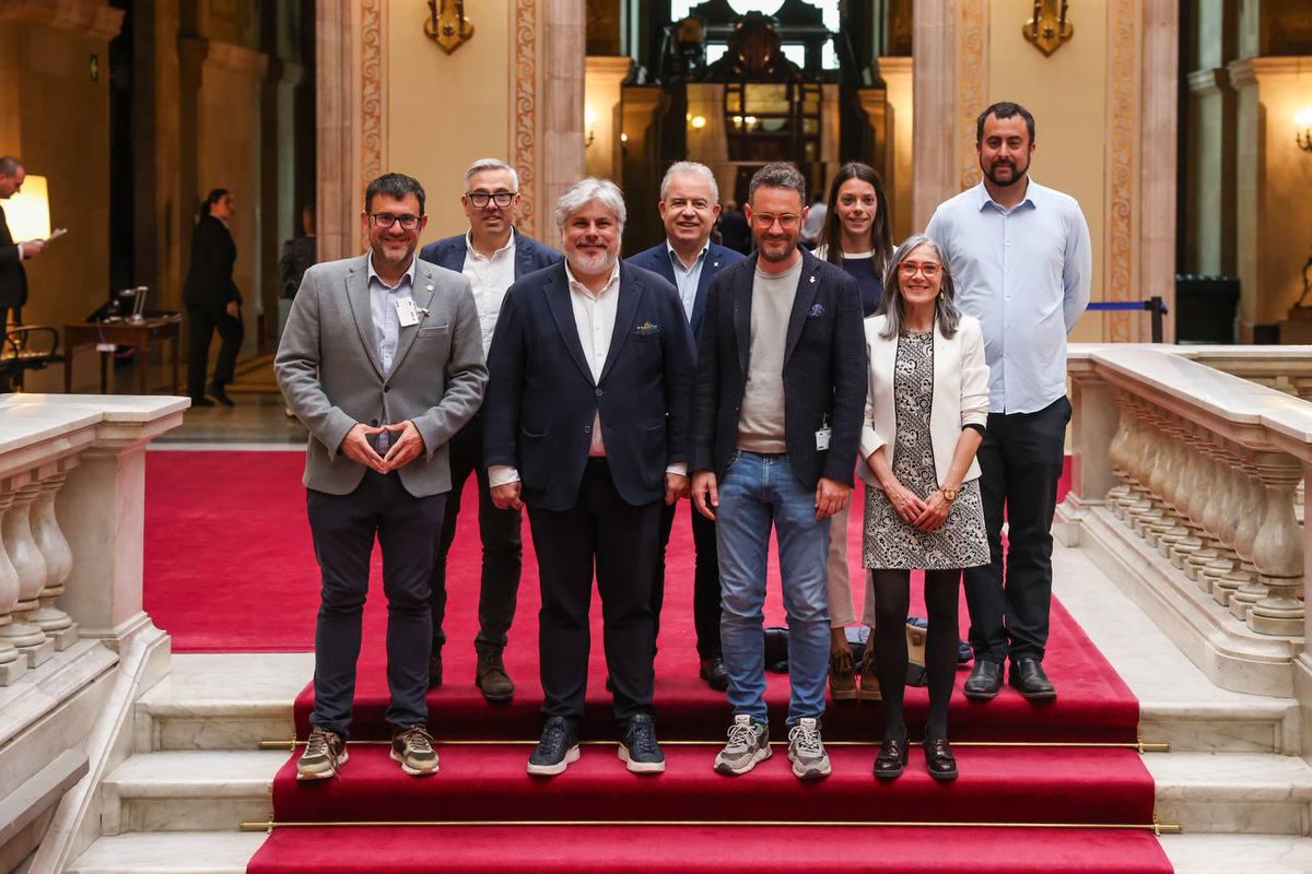Junts_Dipta's tweet photo. Avui el grup de @Junts_Dipta ens hem reunit amb la presidenta de l'ACM per tractar diversos temes d'interès pels municipis de la demarcació. També hem pogut compartir una reunió de treball amb membres del grup parlamentari de Junts i amb el president del Parlament. https://t.co/KdhsxpaXzF