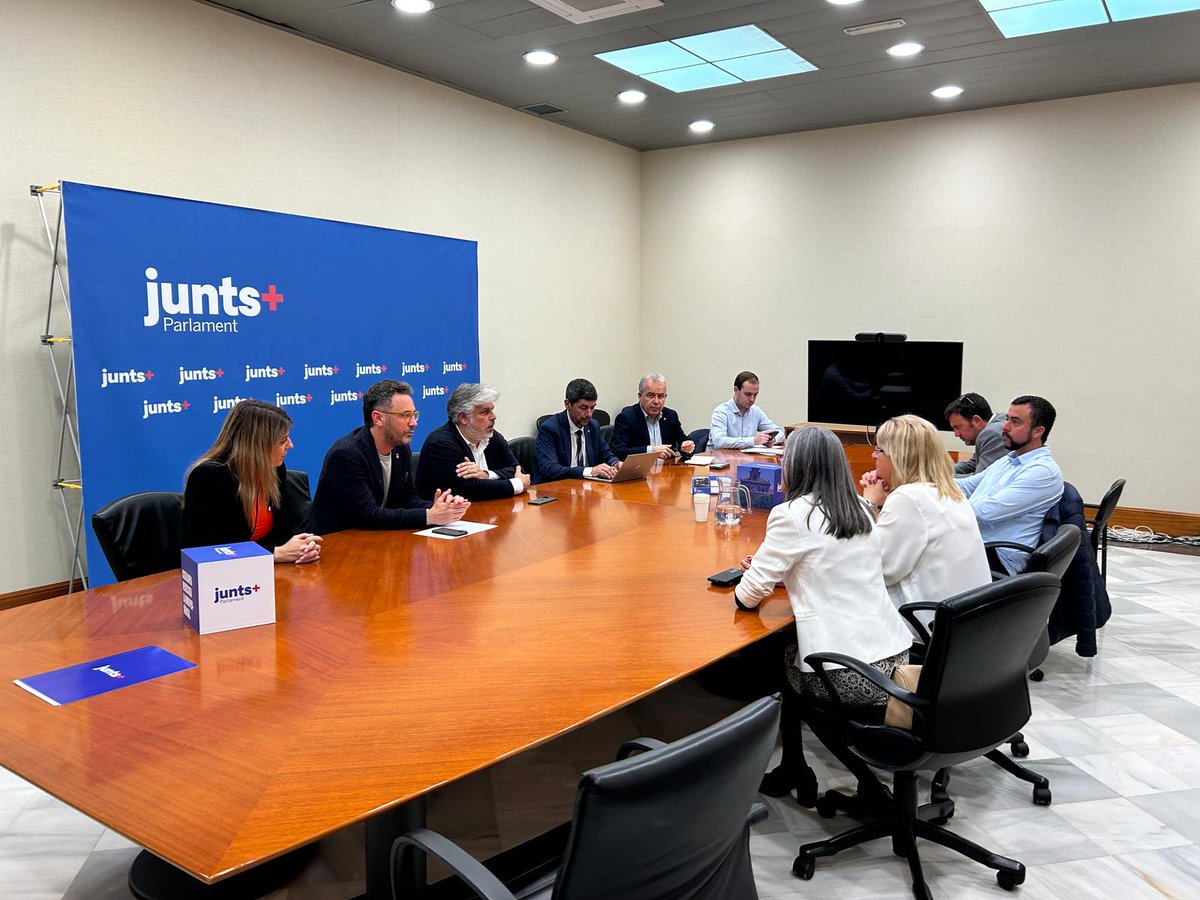 Avui el grup de <a href="/Junts_Dipta/">Junts Dipta</a> ens hem reunit amb la presidenta de l'ACM per tractar diversos temes d'interès pels municipis de la demarcació. També hem pogut compartir una reunió de treball amb membres del grup parlamentari de Junts i amb el president del Parlament.