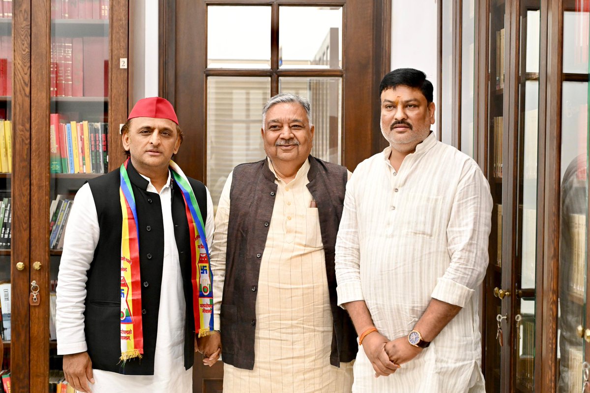 yadavakhilesh's tweet photo. कुछ लोगों को ‘हाता नहीं भाता’ https://t.co/Nj7icsNsS3