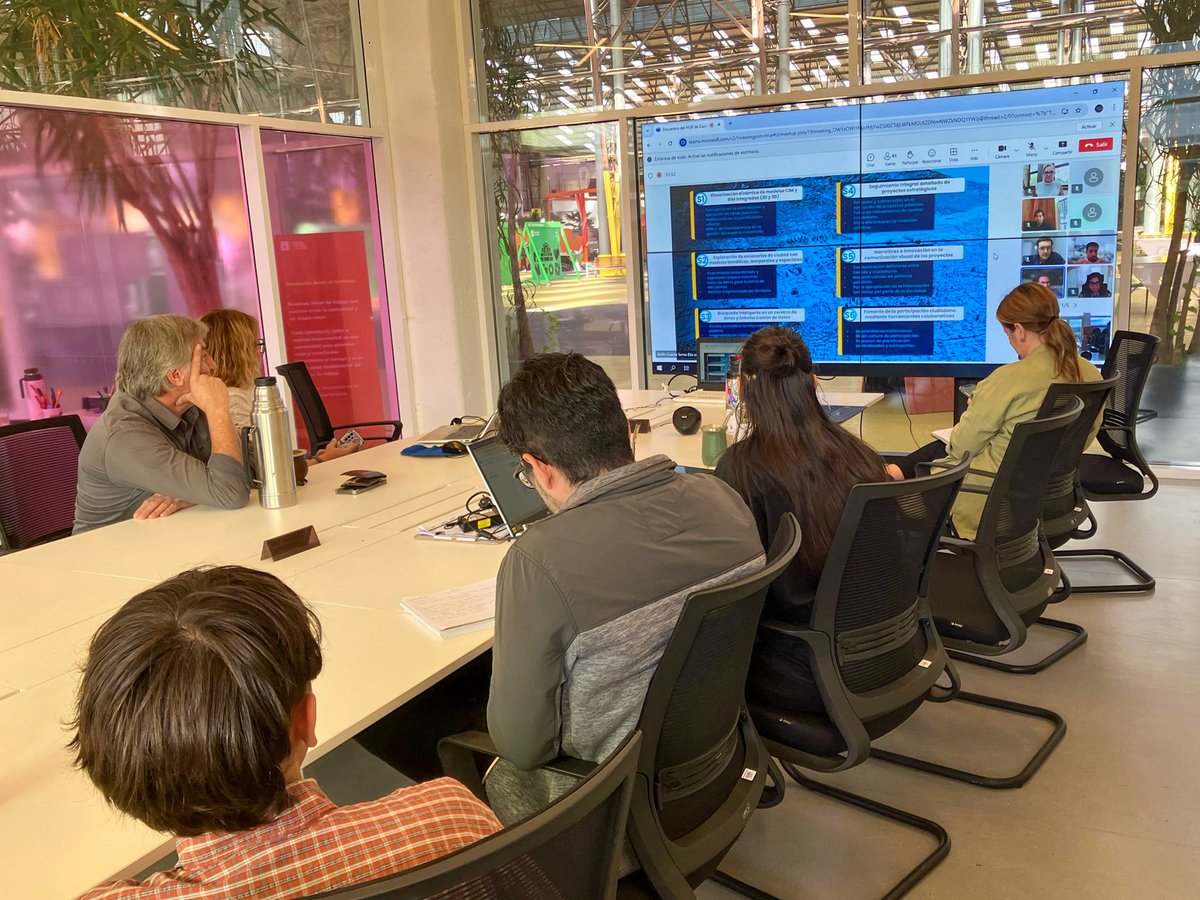 MVDParticipa's tweet photo. Desde #MVDLAB participamos en la charla sobre Gemelos Digitales, a cargo de la @EDUMedellin en el marco del Hub de Ciudades de @el_BID.
Seguimos conectando con otras ciudades de la región para intercambiar experiencias y construir una Montevideo más inteligente y participativa. https://t.co/rpHYJv5eBR