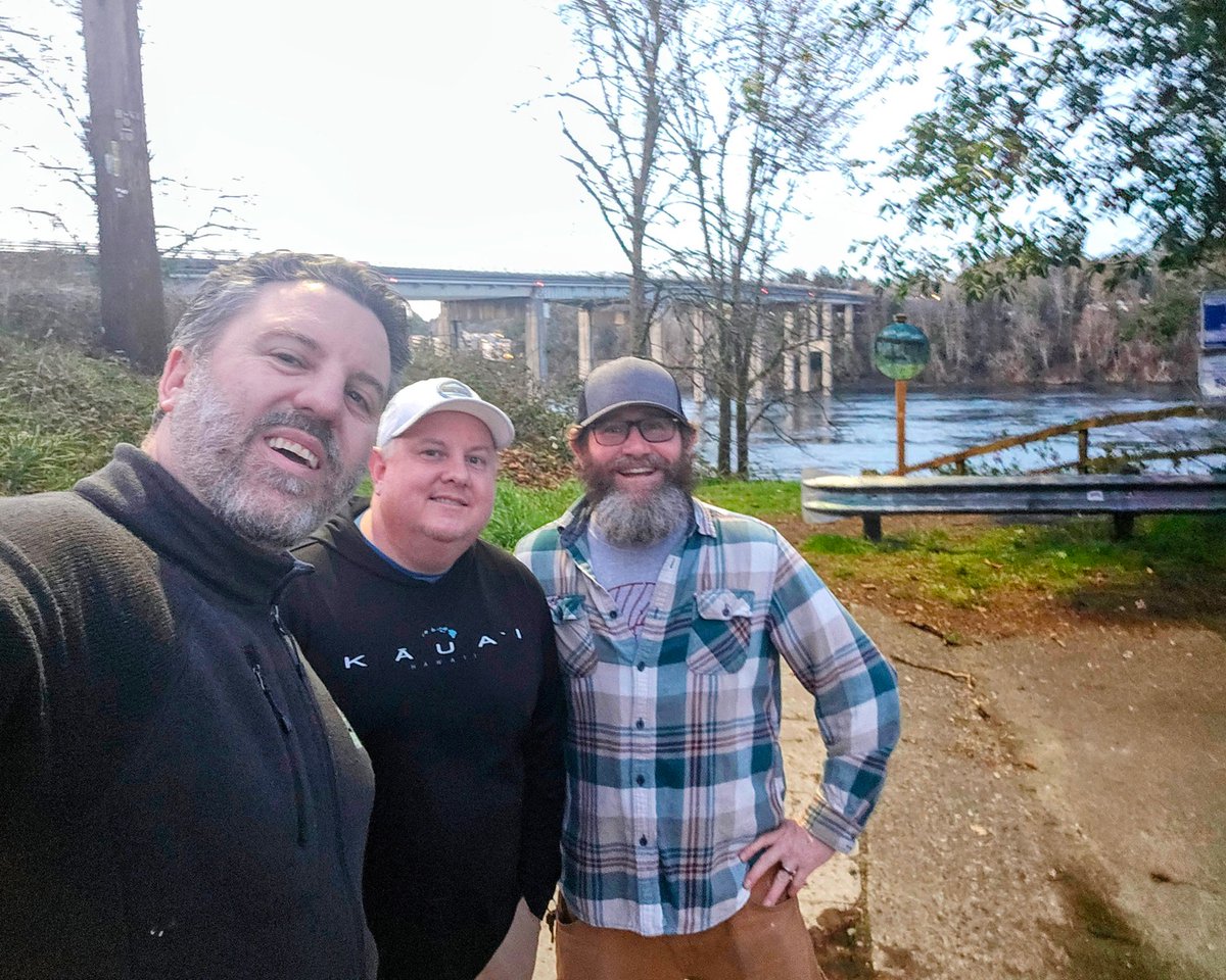 CoughlinCouncil's tweet photo. Grateful to our new Parks Director Tim Barker for walking Evergreen-Rotary and Lower Roto Vista with neighborhood volunteer superstar Jake! Be sure to take the new Parks survey by April 30th to give input on how we can make these parks better!

https://t.co/1pZYADcuMf https://t.co/8wFzBSFySK