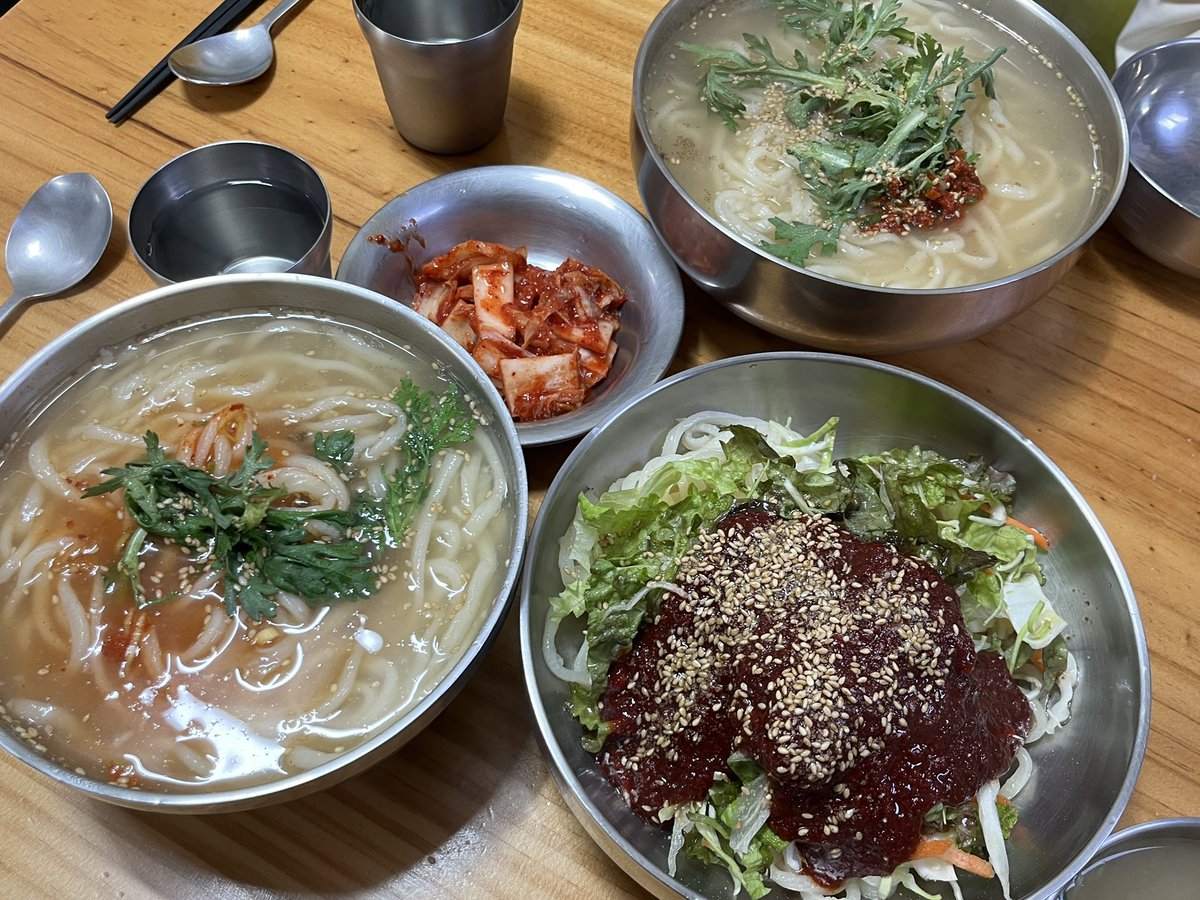 칼국수 개 맛있음
저기 칼국수 사장님 딸 하고싶을 정도로 캐 맛있음요