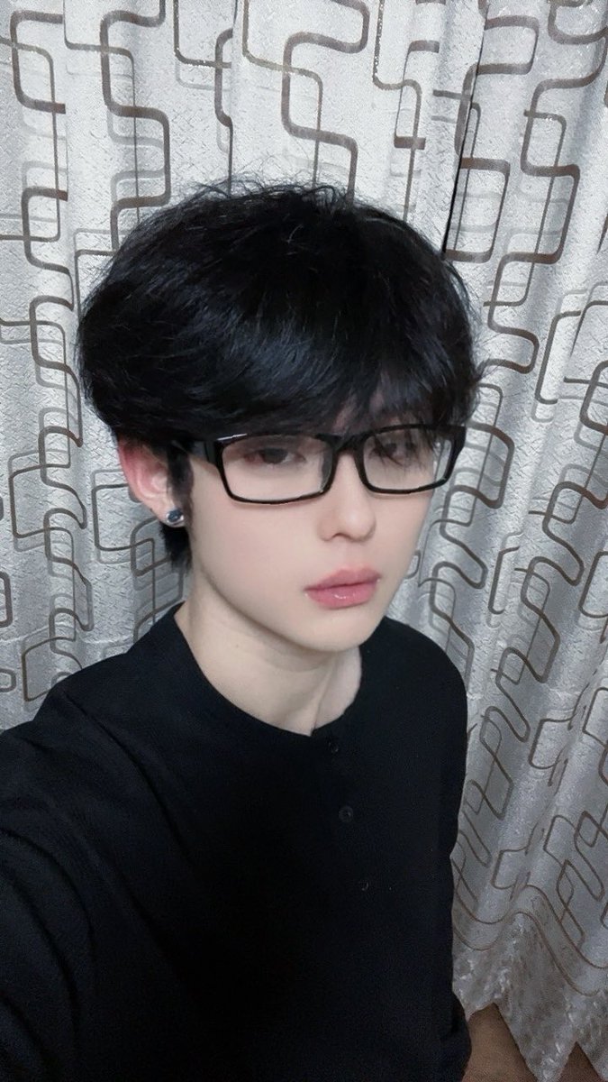 Snqqqqqq's tweet photo. 如果忧郁是种天赋…#男高 #反差 #s #m https://t.co/6dpz6NdbZR