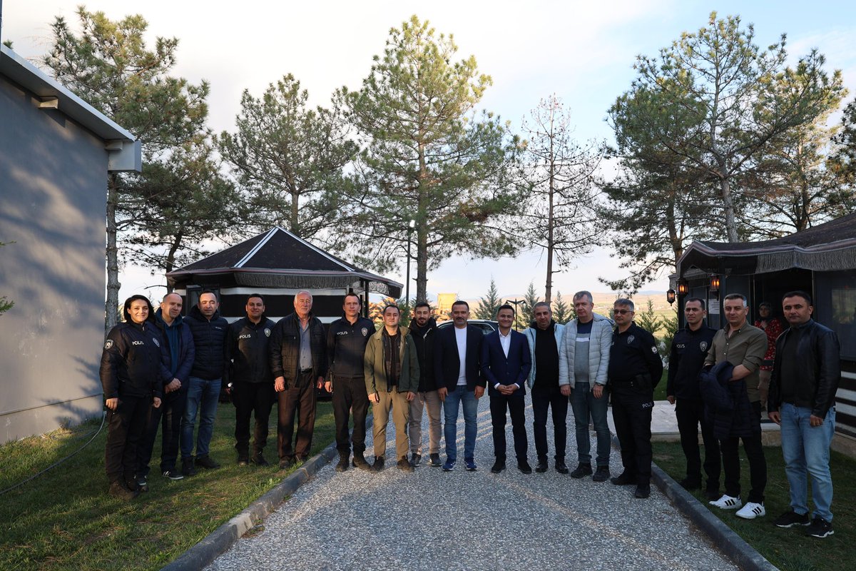 Türk Polis Teşkilatı’nın 180. Kuruluş Yıl Dönümü vesilesiyle Kaymakamımız Sn. İsmail ŞANAL , Polislerimiz ve değerli aileleri ile yemekte bir araya geldi. "Şehitlerimize rahmet, gazilerimizi şükranla anıyorum."