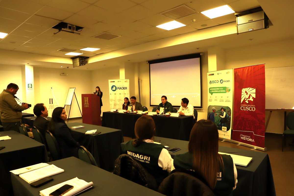 Uegps_Midagri's tweet photo. ✅ El evento contó con la presencia del titular de la #UEGPS, del #PIADER y representantes del @gorecuscope y su Gerencia Regional de Agricultura, quienes destacaron la importancia de esta encuesta para fortalecer la planificación y políticas agrarias. 💪 https://t.co/5W8AdJvTk6