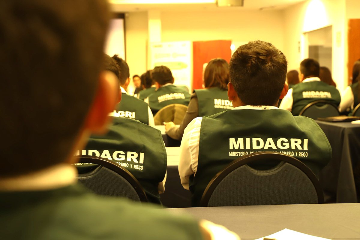Uegps_Midagri's tweet photo. ✅ El evento contó con la presencia del titular de la #UEGPS, del #PIADER y representantes del @gorecuscope y su Gerencia Regional de Agricultura, quienes destacaron la importancia de esta encuesta para fortalecer la planificación y políticas agrarias. 💪 https://t.co/5W8AdJvTk6