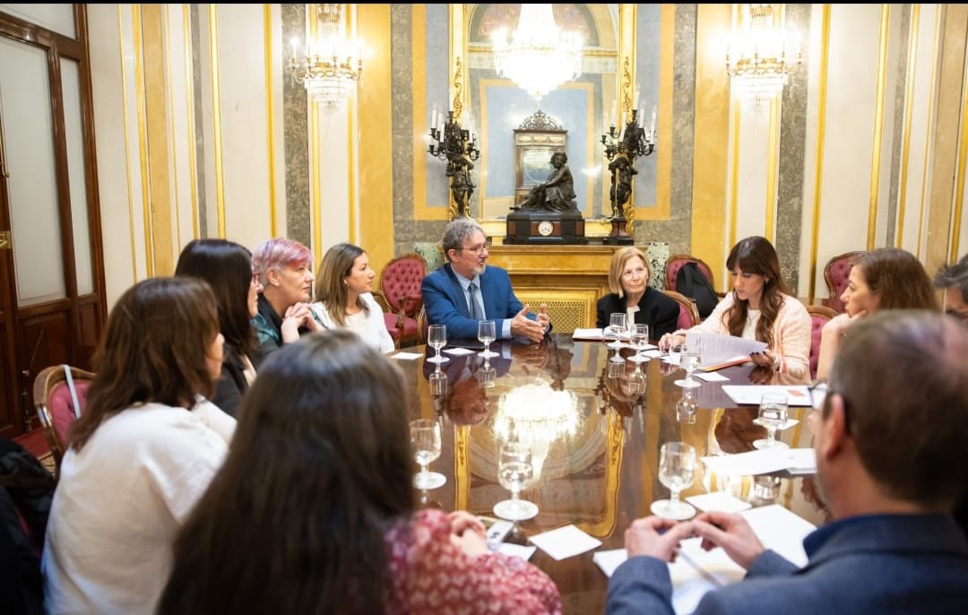 aspercamp's tweet photo. Des de la Junta de CONFAE, amb Aspercamp, seguim treballant al @Congreso_Es.

Gràcies a Francina Armengol per escoltar les demandes del col·lectiu Asperger-TEA.

📍Madrid | 🤝🏼 #Asperger #TEA #CONFAE #Aspercamp https://t.co/sUqVlPvksC