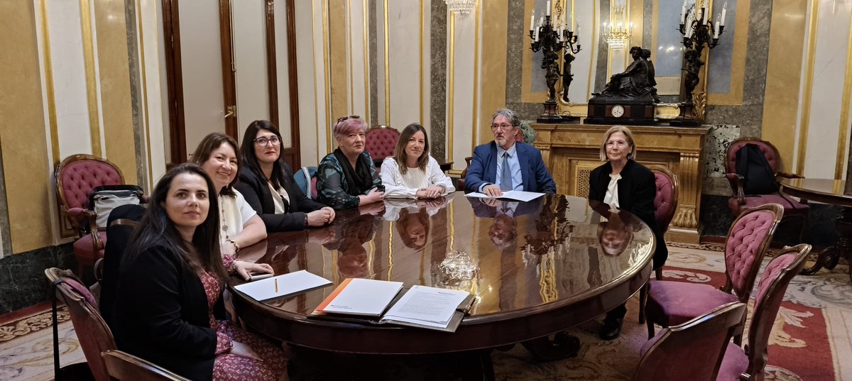aspercamp's tweet photo. Des de la Junta de CONFAE, amb Aspercamp, seguim treballant al @Congreso_Es.

Gràcies a Francina Armengol per escoltar les demandes del col·lectiu Asperger-TEA.

📍Madrid | 🤝🏼 #Asperger #TEA #CONFAE #Aspercamp https://t.co/sUqVlPvksC