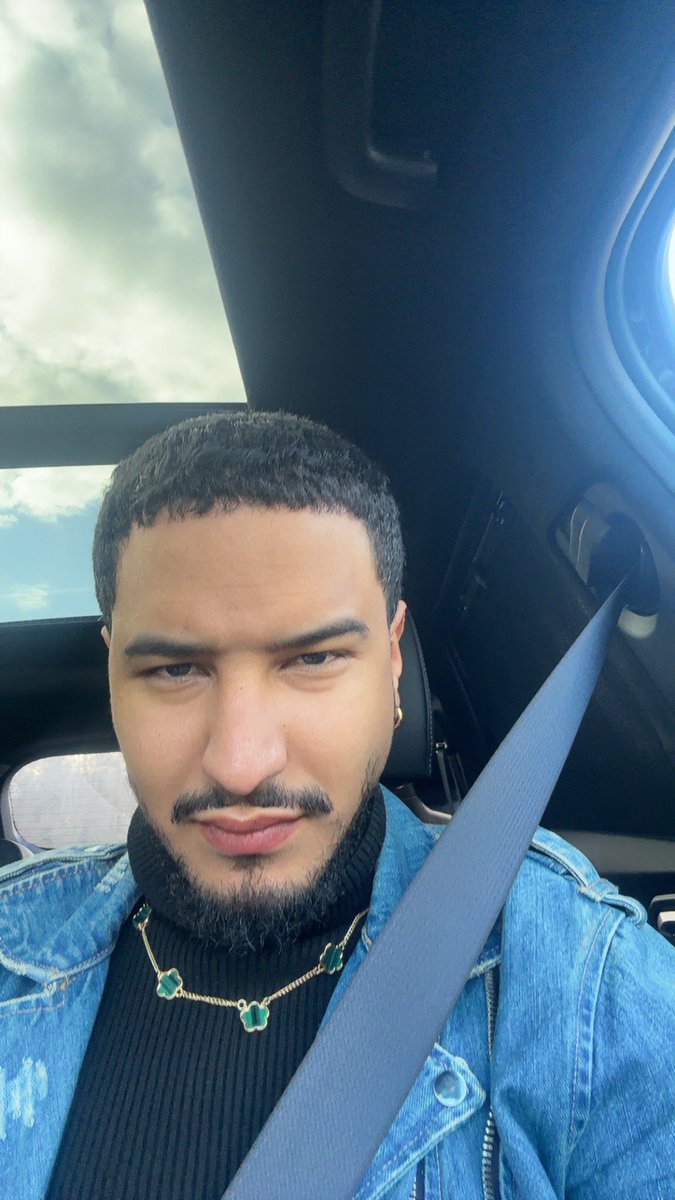 thebless1_'s tweet photo. 😏 https://t.co/uuDI2tA8yv
