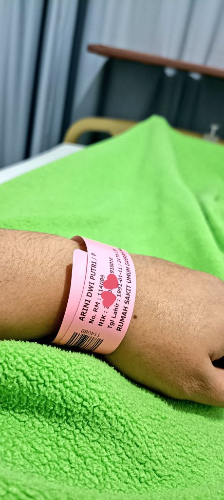 arinimanaf's tweet photo. Untuk pertama dan semoga terakhir kalinya dalam hidup dirawat di rumah sakit dan masuk ruang operasi 🤲🫣 https://t.co/RTQdmPNHJ7