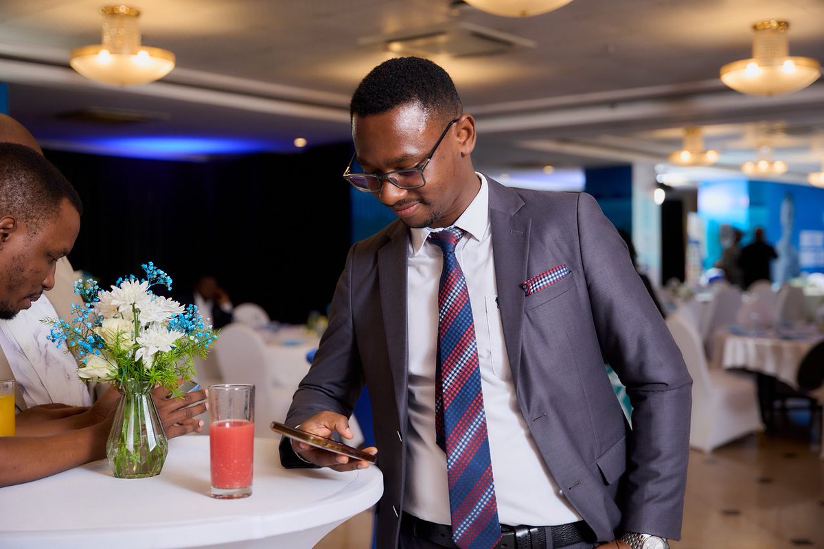 VwalaViola's tweet image. Kama Azaki kazi yetu kuu ni kupunguza na kuondoa kabisa umasikini huku tukiwakilisha sauti za Watu (Jamii) “Justice Rutenge Mkurugenzi @FCSTZ #WikiYaAzaki2025 
#CsoWeek2025