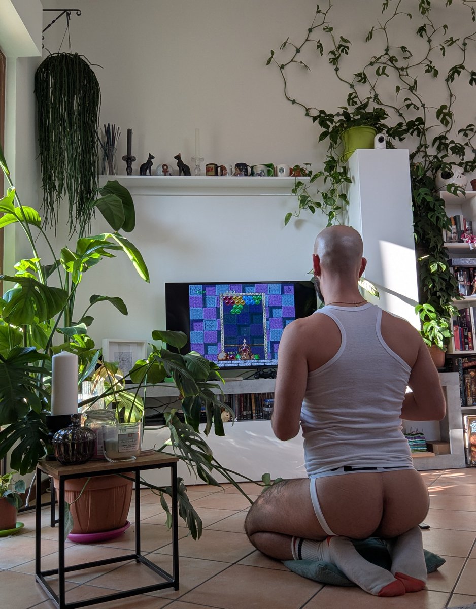 nudekisa's tweet photo. Retro gaming ! ! ! https://t.co/bkUPTuEmlz