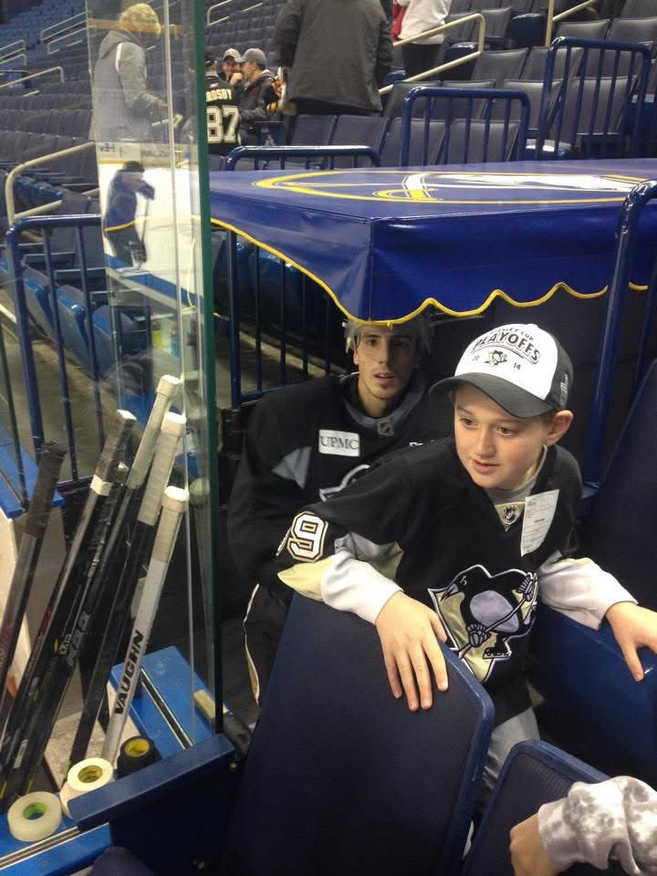 Last night was a bittersweet moment watching Marc Andre Fleury 🌺🥲

It’s sad to watch Fleury finish up his career as he’s been my biggest role model and has been playing in the NHL longer than I’ve been alive. I’ve been fortunate enough to have met him and have a few