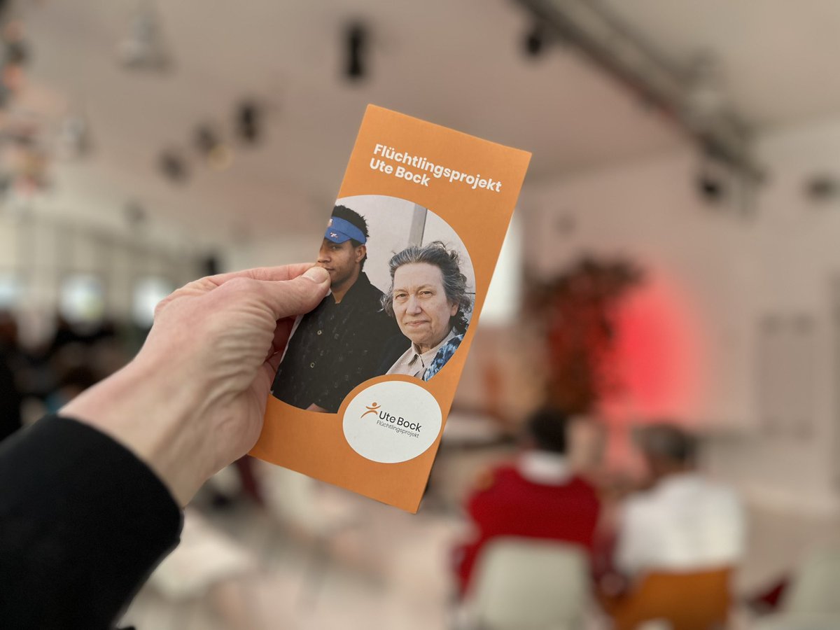 LandauDaniel's tweet photo. „Geflüchtete helfen ehrenamtlich“, eigentlich sind ja alle hier mE preiswürdig, aber Jahr für Jahr werden einige davon noch besonders ausgezeichnet.
Genau das meint der @vereinutebock #BockPreis, und heute werden diese erneut vergeben (dieses Jahr hier in der #Brunnenpassage)
Jetzt schon, congrats 🙏❤️
