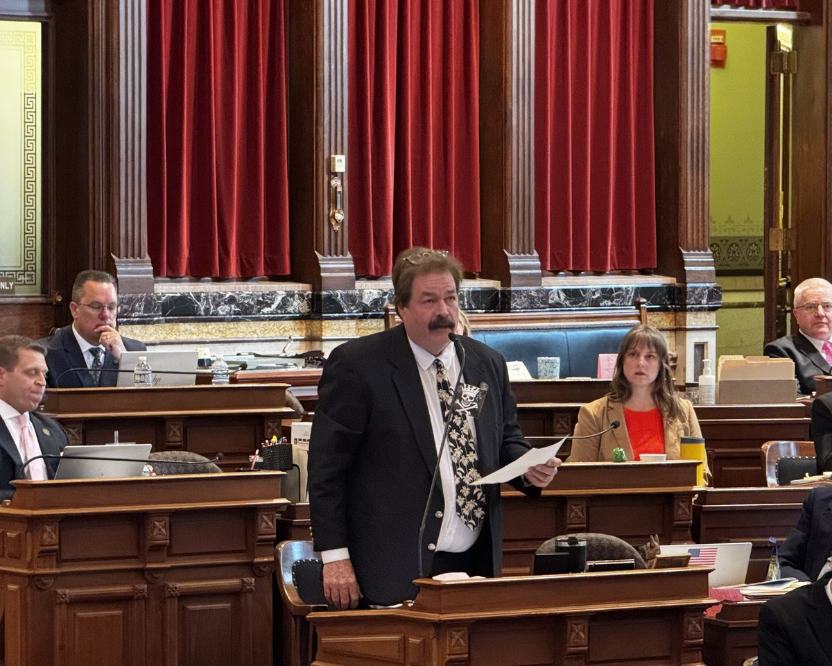 Yesterday, I proudly stood in support of House File 969—legislation that provides additional resources for our firefighters battling job-related cancers. These brave men and women put their lives on the line for us every day. #ialegis