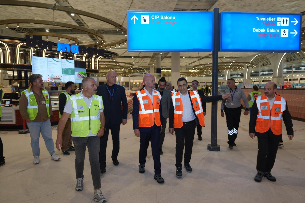 Sayın Cumhurbaşkanımız <a href="/RTErdogan/">Recep Tayyip Erdoğan</a>’ın teşrifleriyle, Antalya Havalimanı Kapasite Artırımı Projesi kapsamında 12 Nisan’da açılışı yapılacak olan yeni terminal binalarında incelemelerde bulunduk.

Projenin açılışa hazır hale gelmesi için gayret gösteren tüm arkadaşalarıma teşekkür