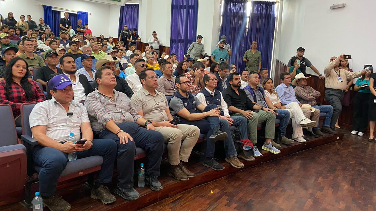 Extensión Chone de la #Uleam es sede del encuentro “Sector cacaotero camina al cumplimiento de la normativa Europea (EUDR). #MPCEIP, #BanEcuador #MAC y #Agrocalidad entregaron 5.000 plantas. Rector #Dr.Marcos Zambrano habló sobre vivero de la Uleam de 1 millón de plantas de cacao