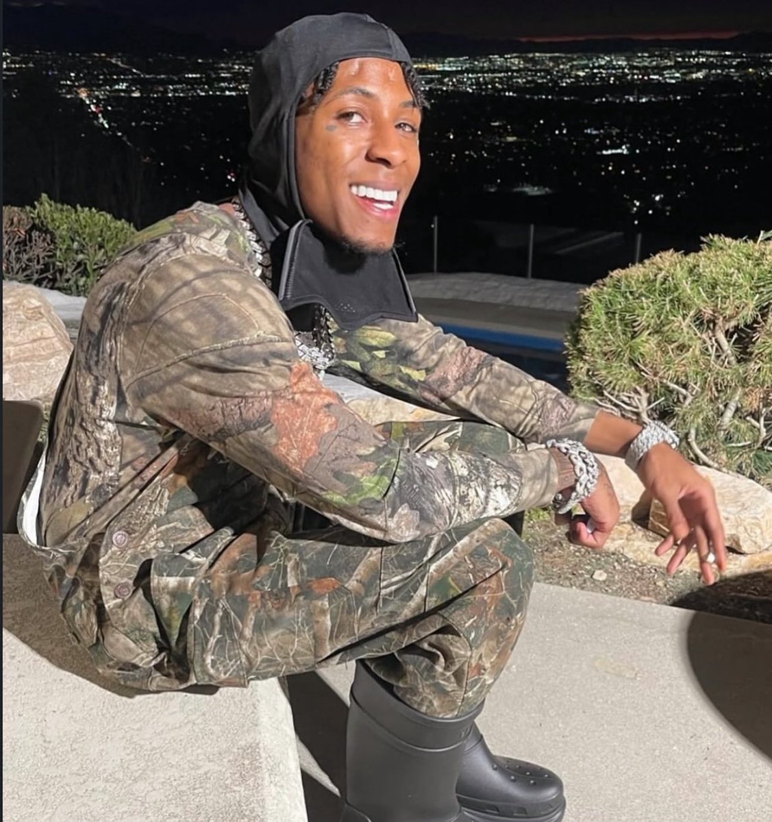 DailyLoud's tweet photo. BREAKING: NBA YoungBoy is officially out of the halfway house and back home in Utah! 🔥🎉 https://t.co/kW0cvul3ak